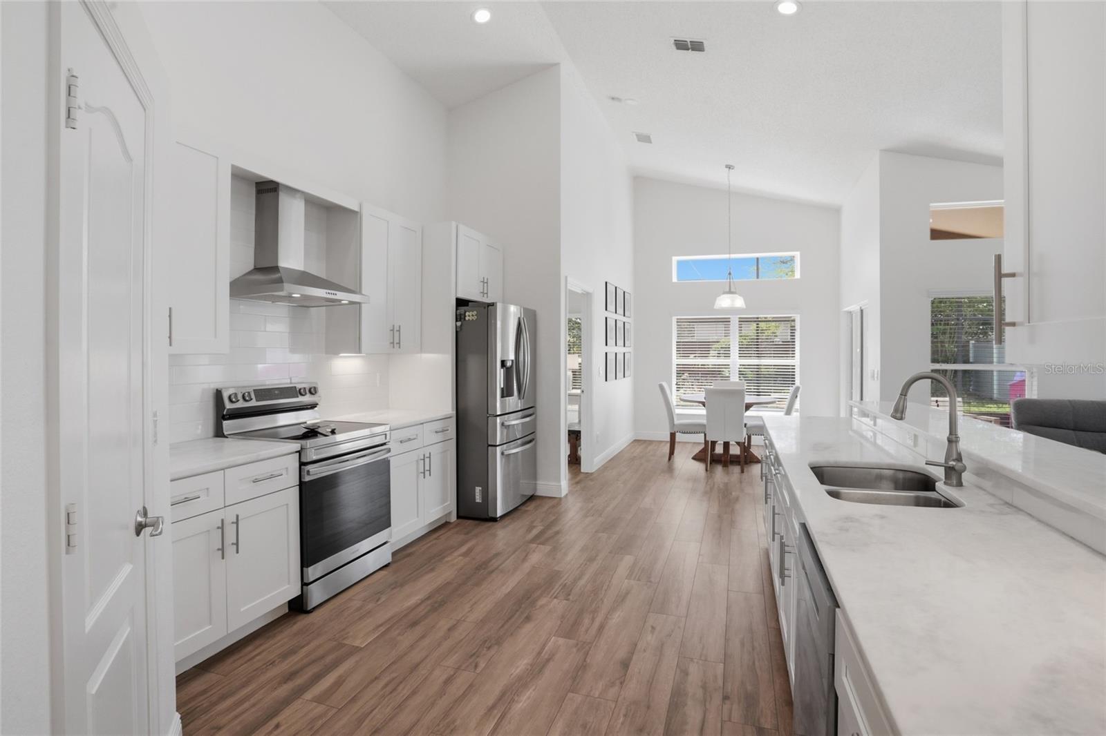 Image 16 of 57 For 207 Tavestock Loop