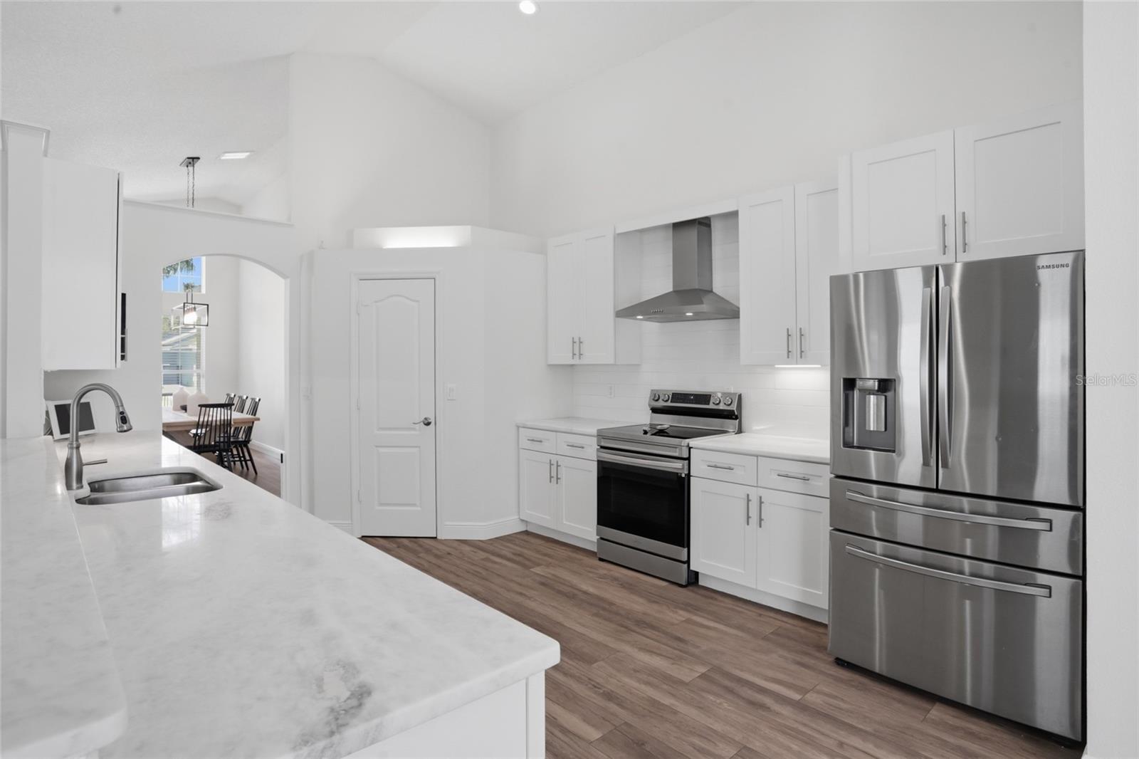 Image 17 of 57 For 207 Tavestock Loop