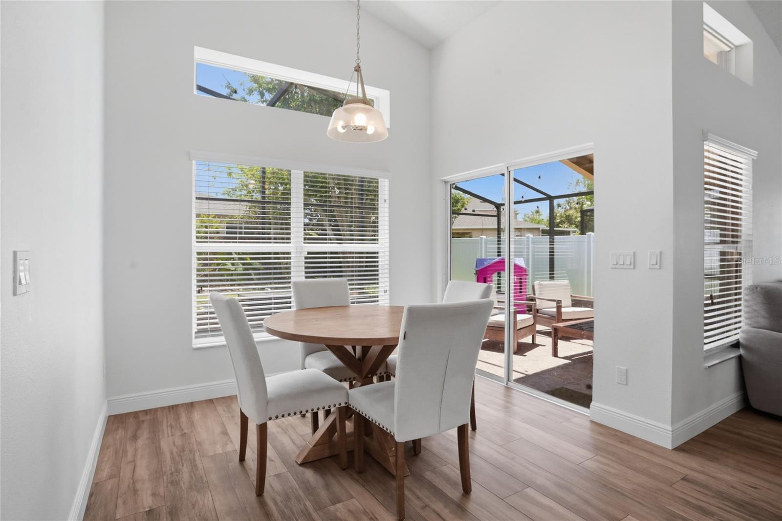 Image 19 of 57 For 207 Tavestock Loop