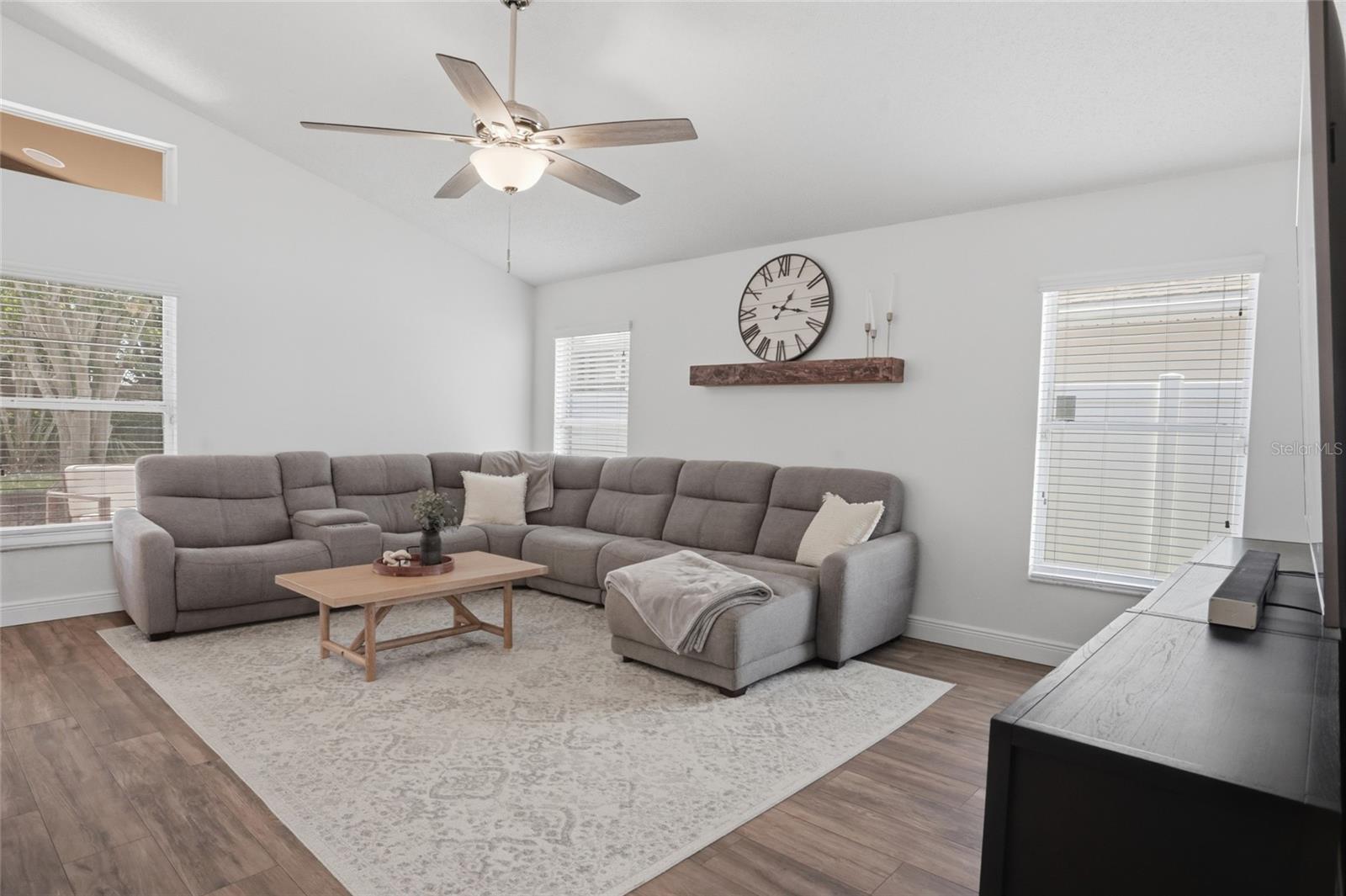 Image 22 of 57 For 207 Tavestock Loop