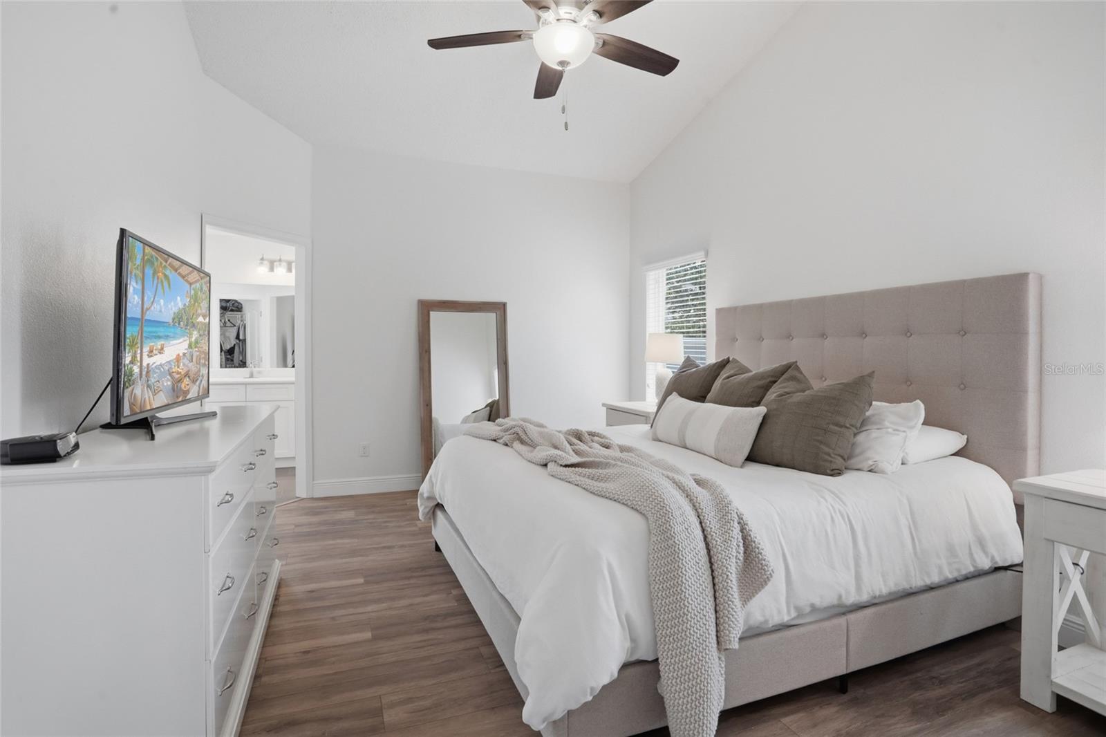 Image 7 of 57 For 207 Tavestock Loop