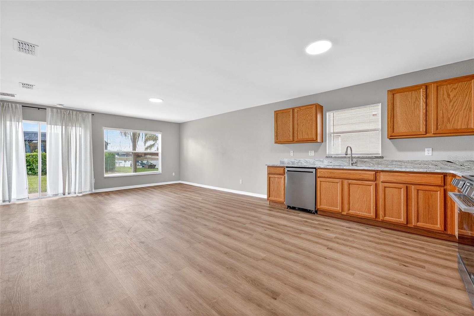 Image 13 of 35 For 1020 Battery Pointe Drive