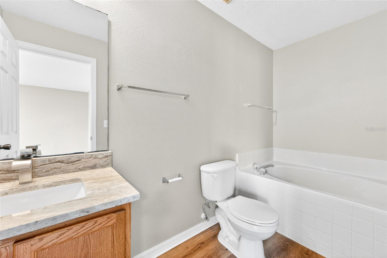 Image 17 of 35 For 1020 Battery Pointe Drive