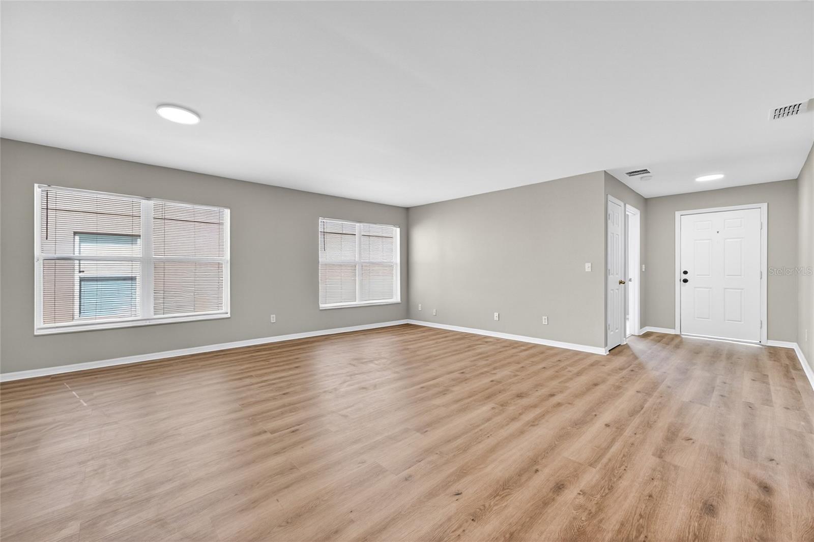 Image 4 of 35 For 1020 Battery Pointe Drive