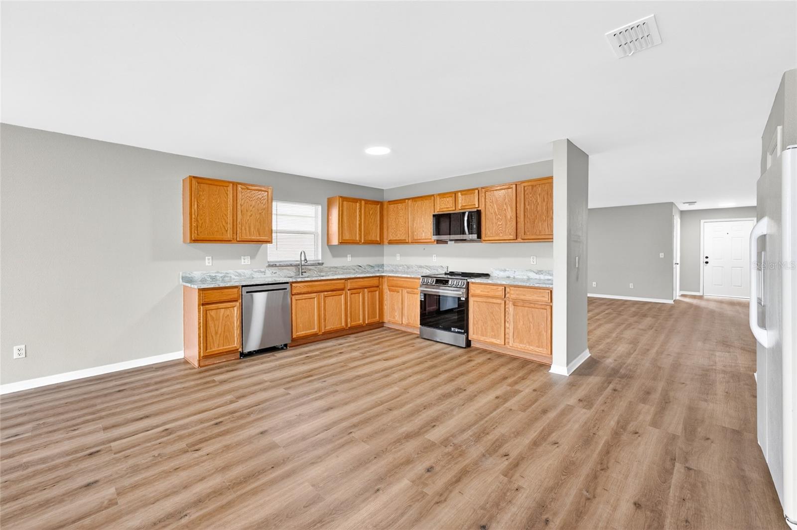 Image 8 of 35 For 1020 Battery Pointe Drive