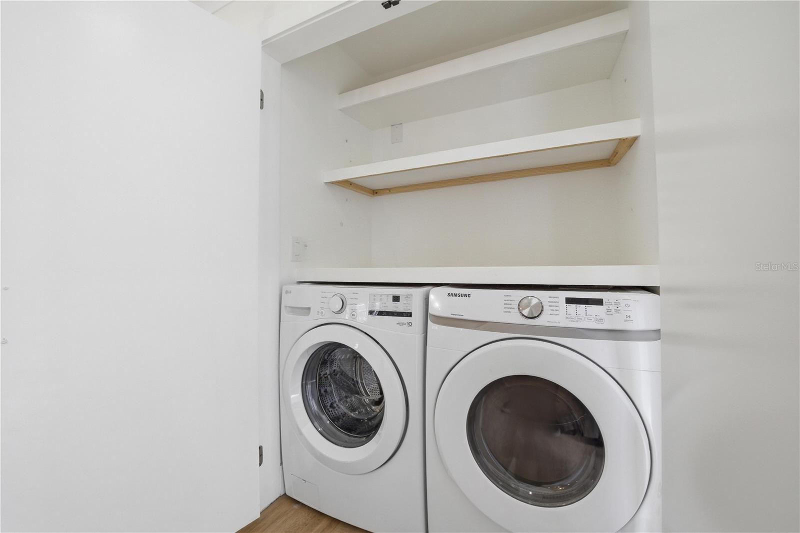 Image 13 of 17 For 1057 Willis Avenue