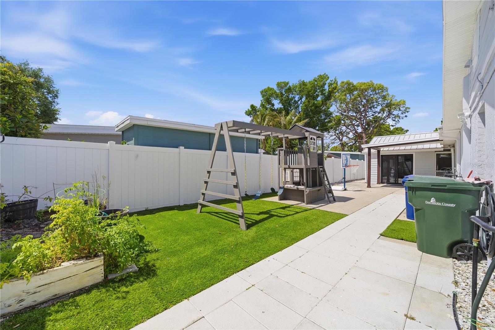 Image 16 of 17 For 1057 Willis Avenue