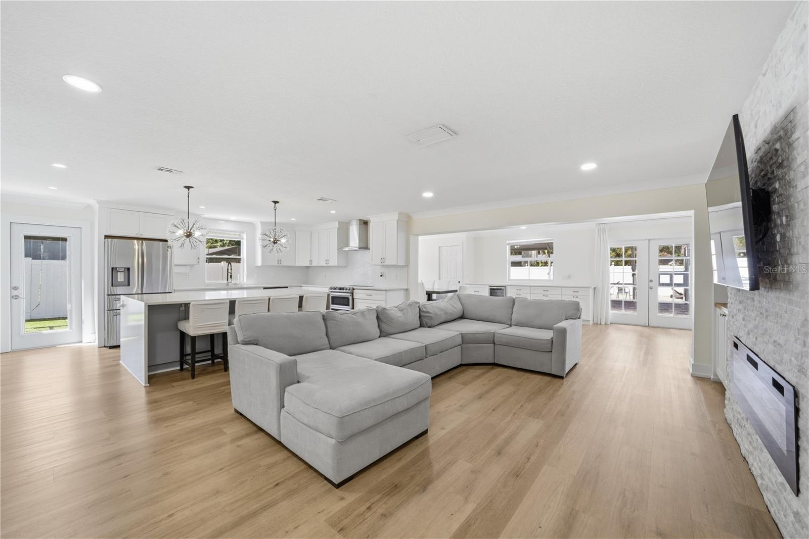 Image 5 of 17 For 1057 Willis Avenue