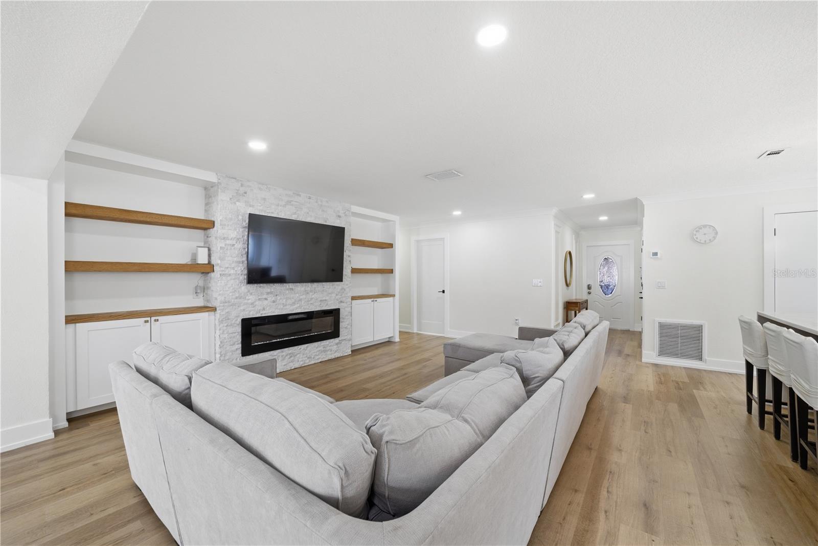 Image 6 of 17 For 1057 Willis Avenue