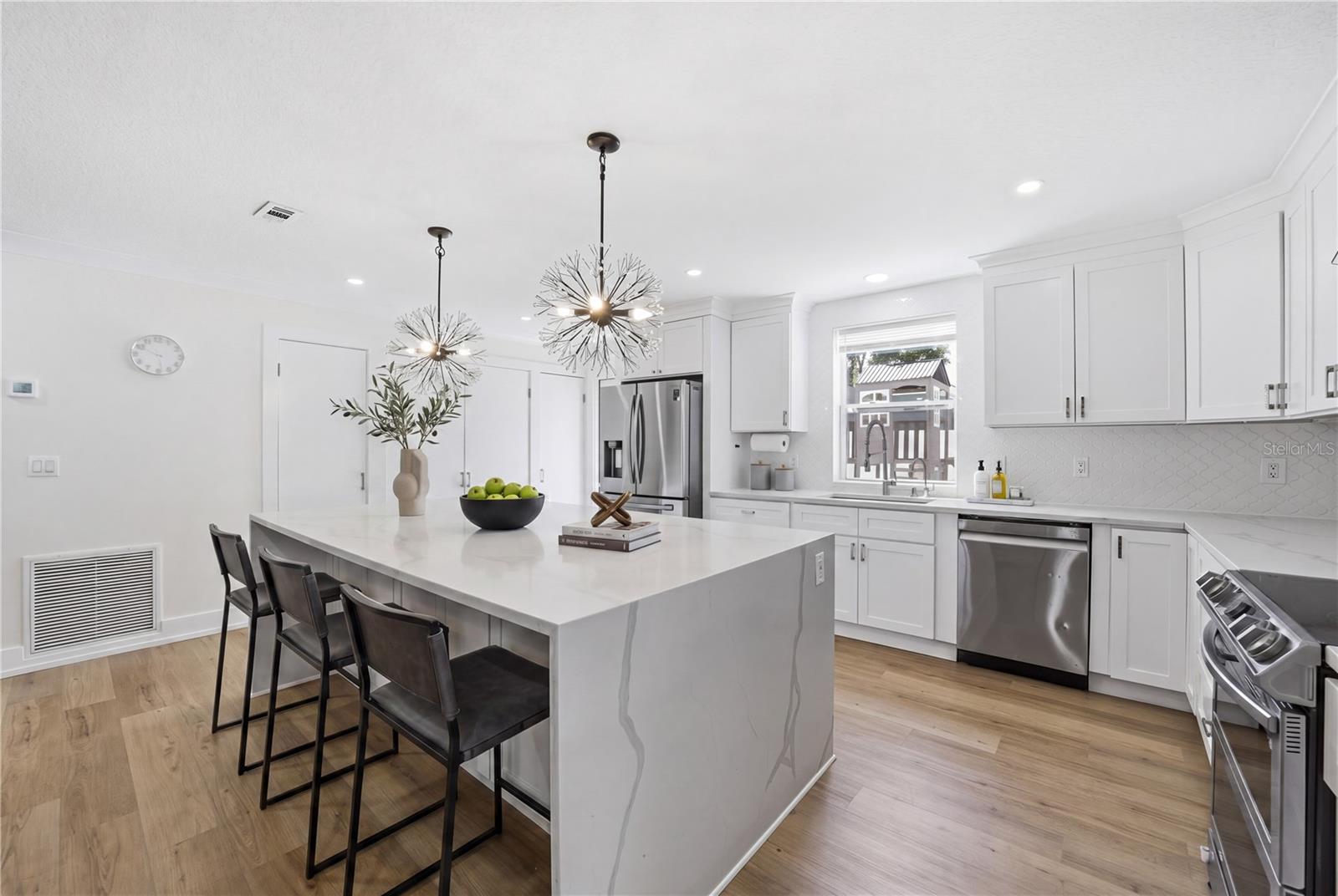 Image 8 of 17 For 1057 Willis Avenue