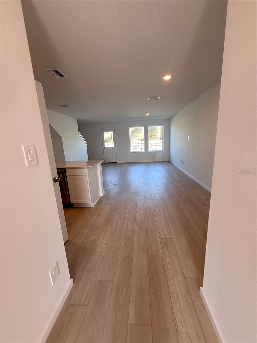 Image 13 of 29 For 868 Lynx Street