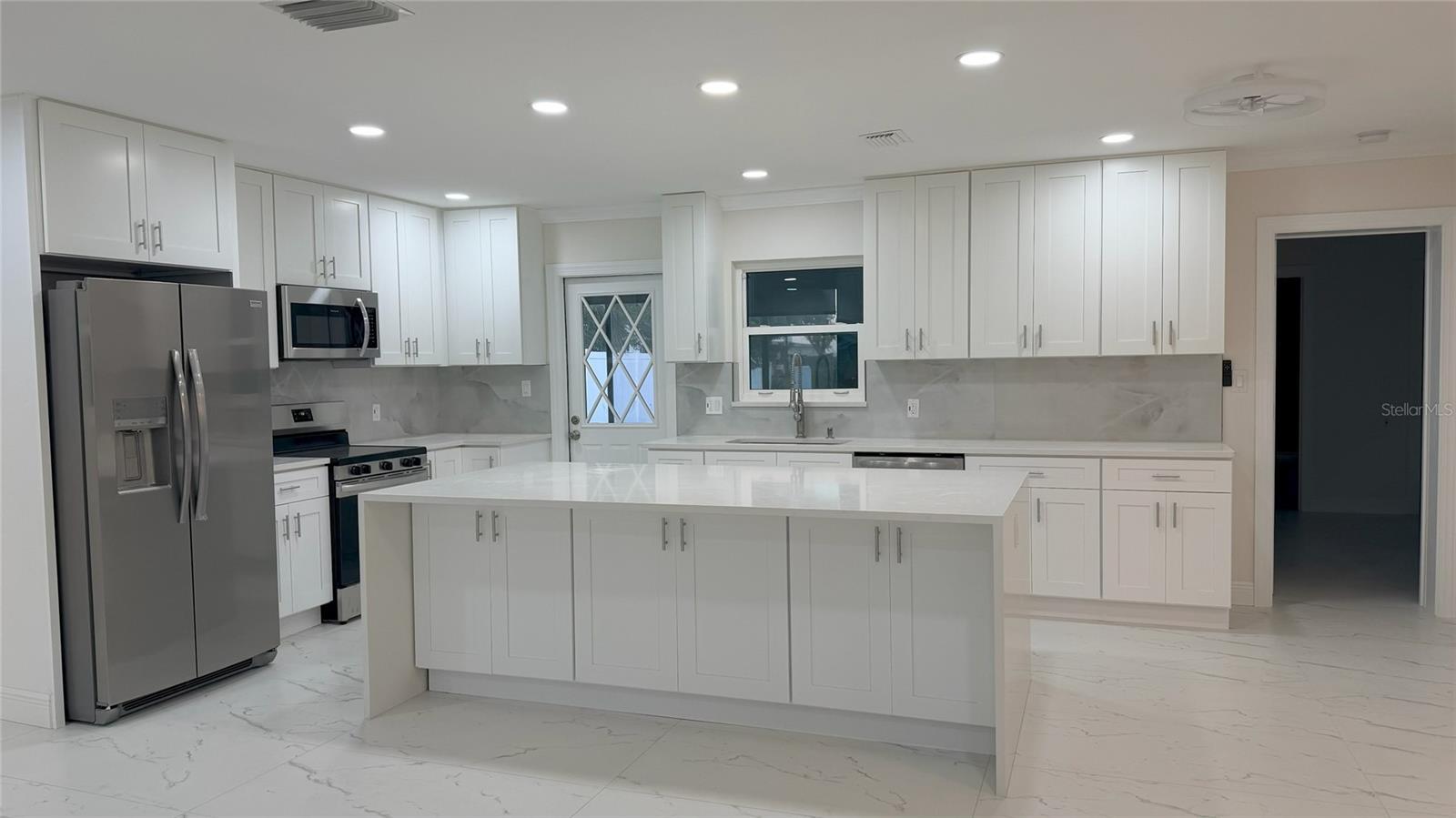 Image 3 of 10 For 3727 Overlook Drive Ne