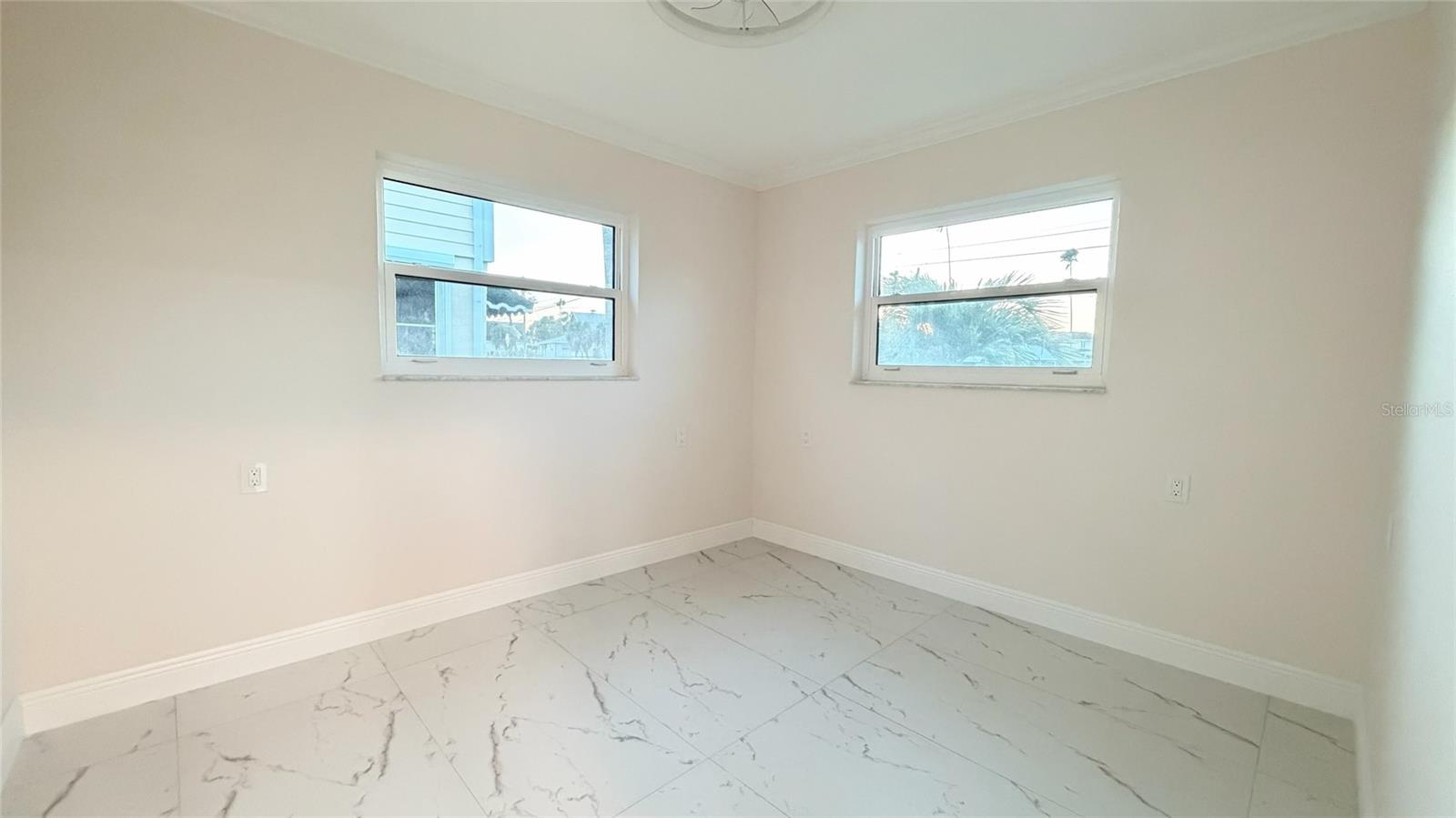 Image 7 of 10 For 3727 Overlook Drive Ne