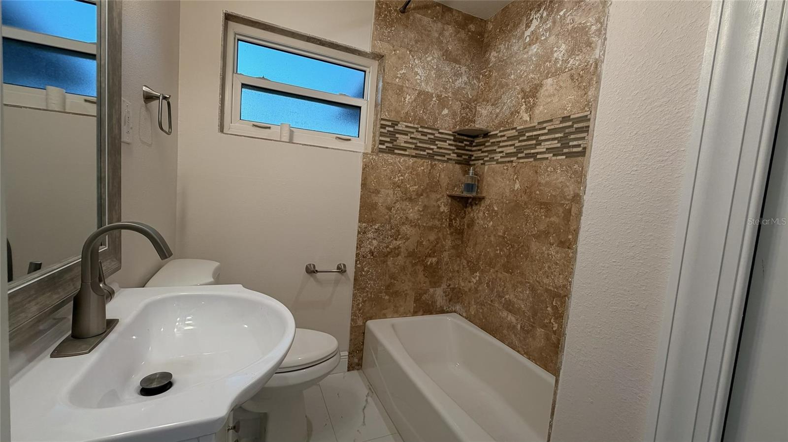 Image 9 of 10 For 3727 Overlook Drive Ne