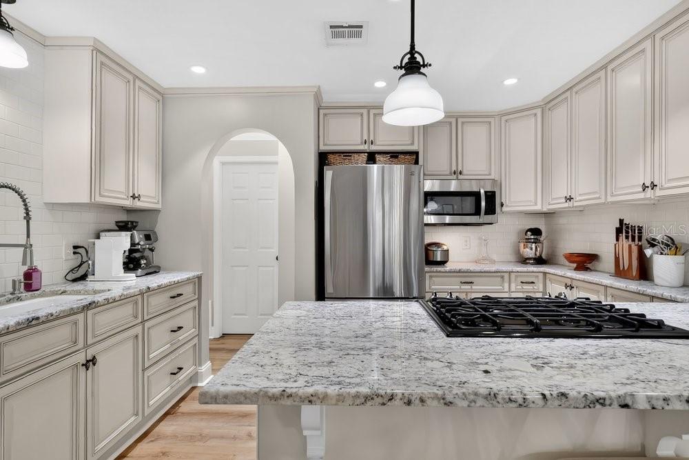 Image 10 of 35 For 3221 Martin Street