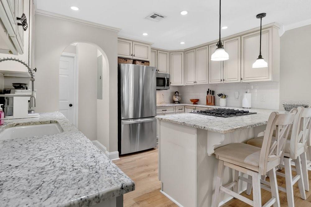 Image 11 of 35 For 3221 Martin Street