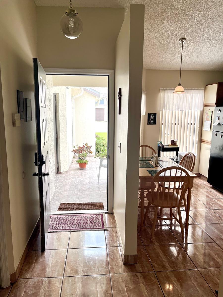 Image 10 of 43 For 29 Lakepointe Circle