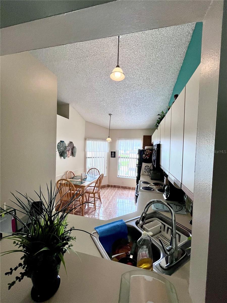 Image 15 of 43 For 29 Lakepointe Circle