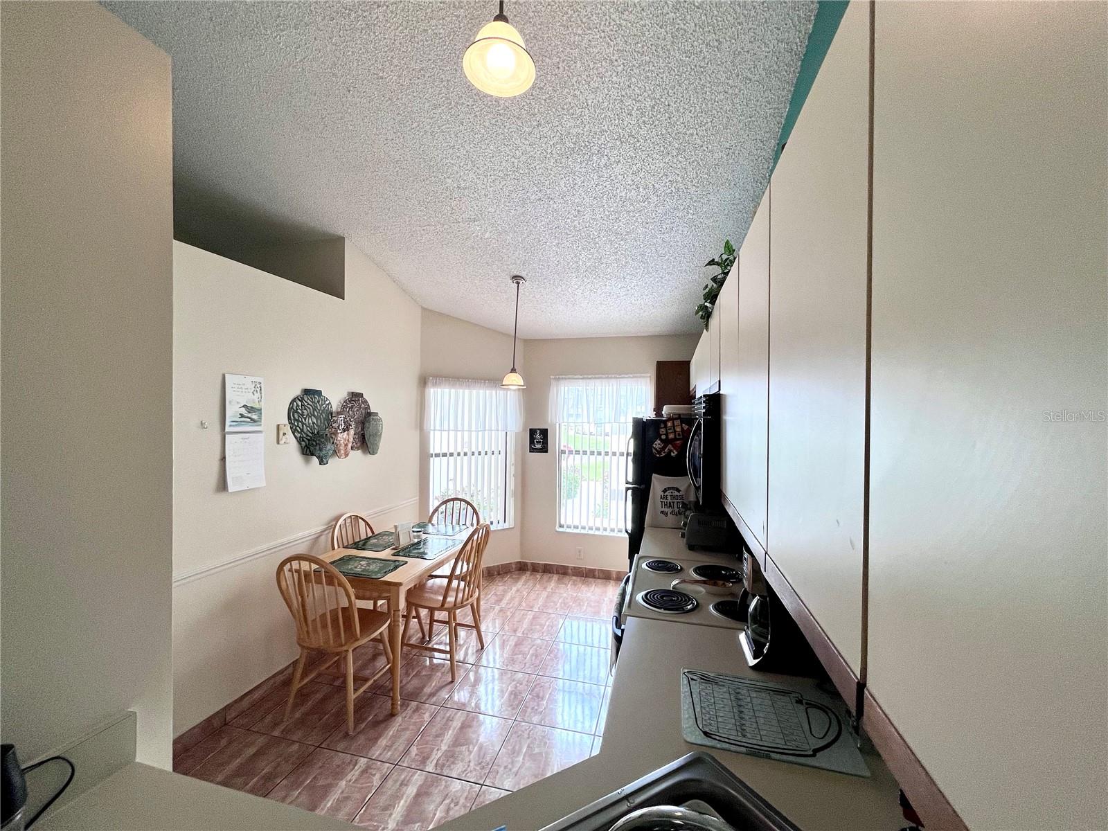 Image 16 of 43 For 29 Lakepointe Circle