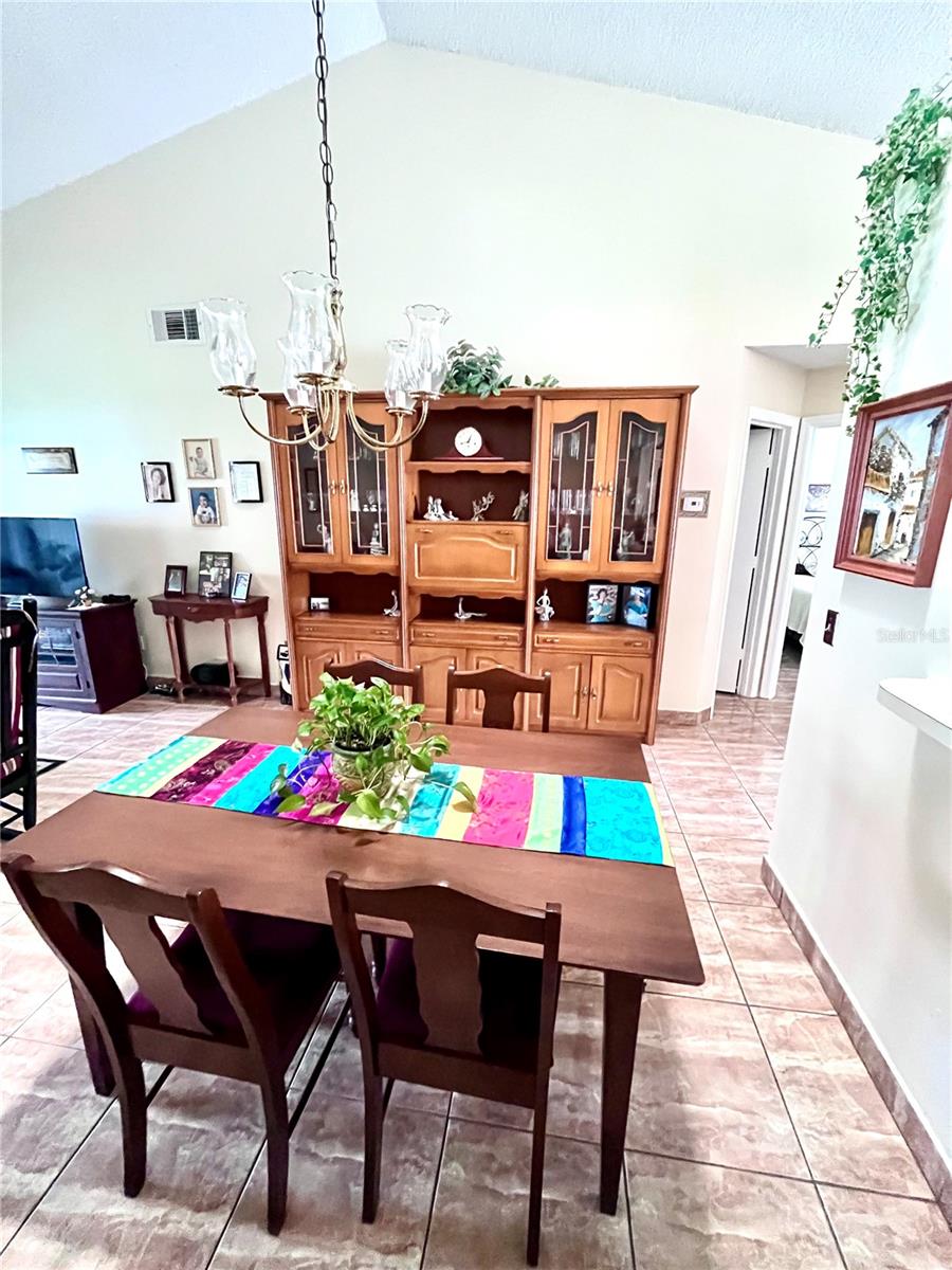 Image 17 of 43 For 29 Lakepointe Circle