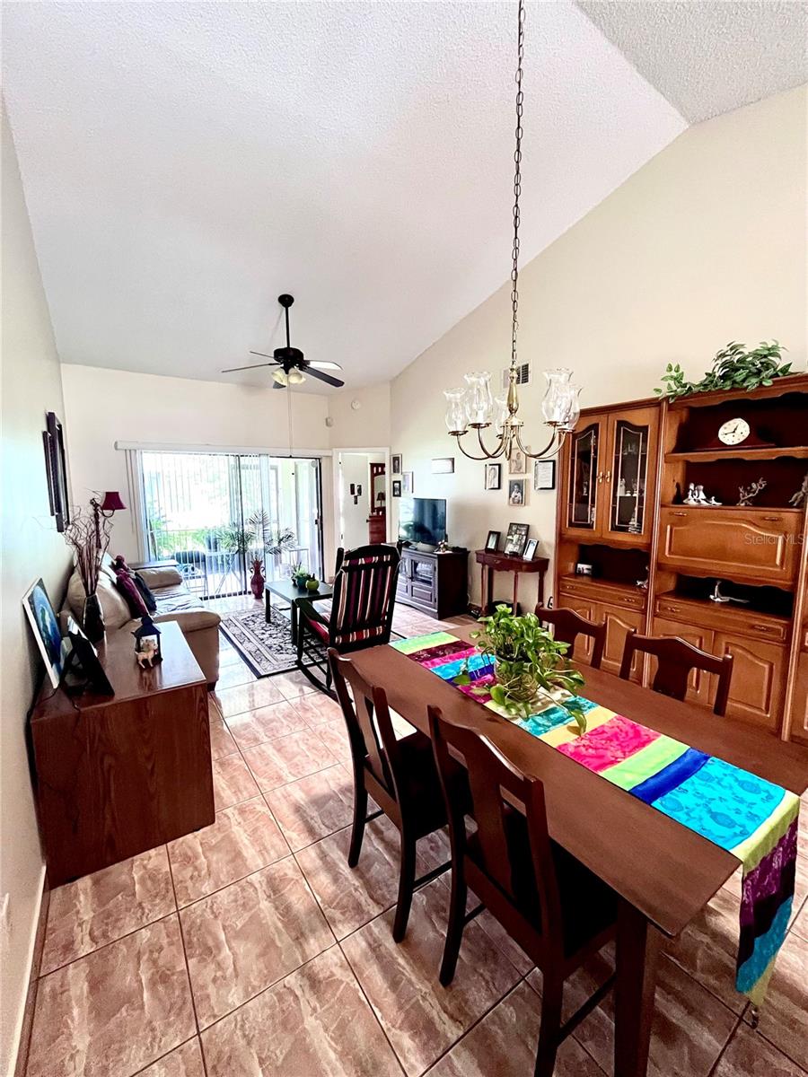 Image 18 of 43 For 29 Lakepointe Circle