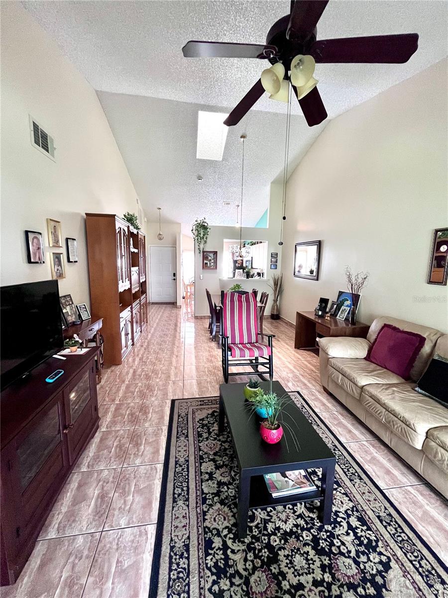 Image 19 of 43 For 29 Lakepointe Circle