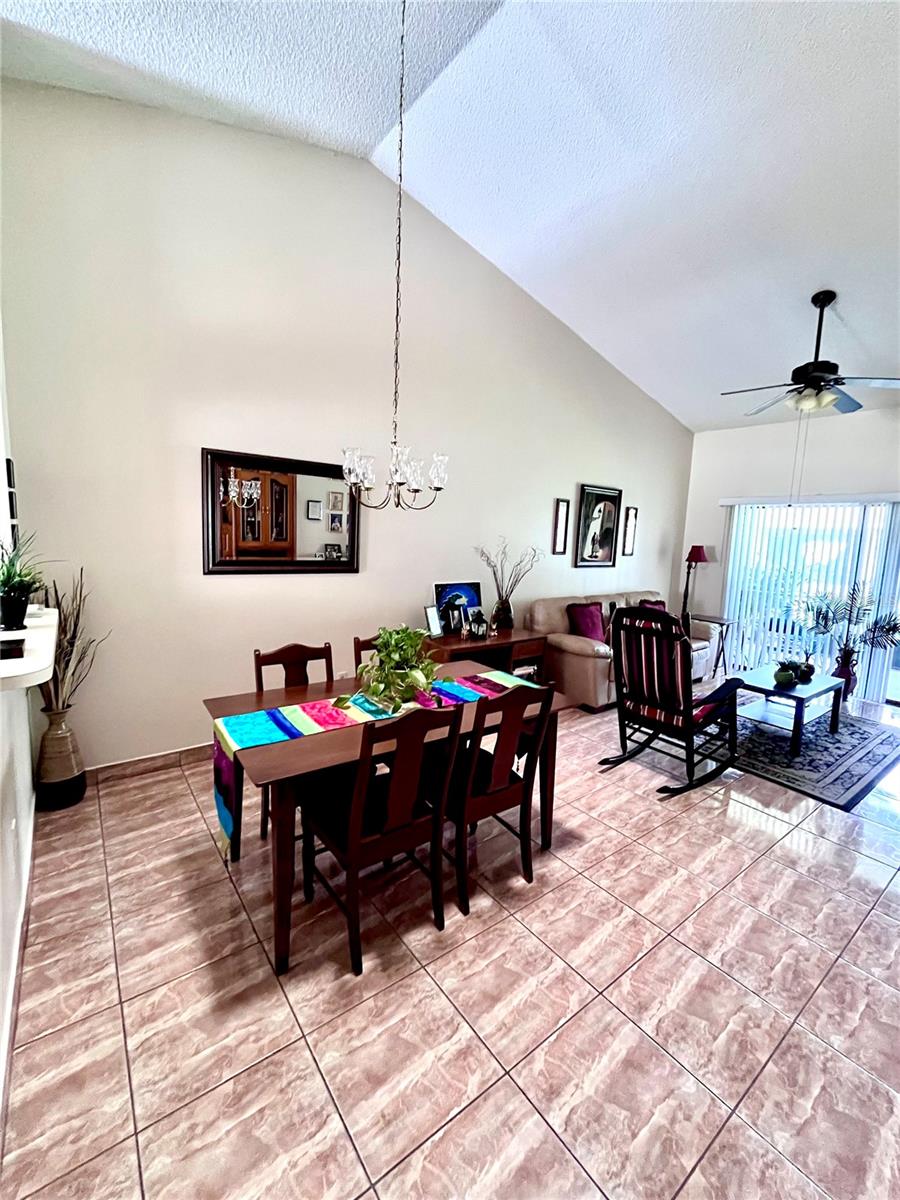 Image 20 of 43 For 29 Lakepointe Circle