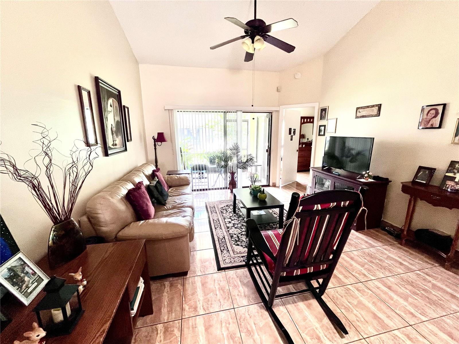 Image 22 of 43 For 29 Lakepointe Circle