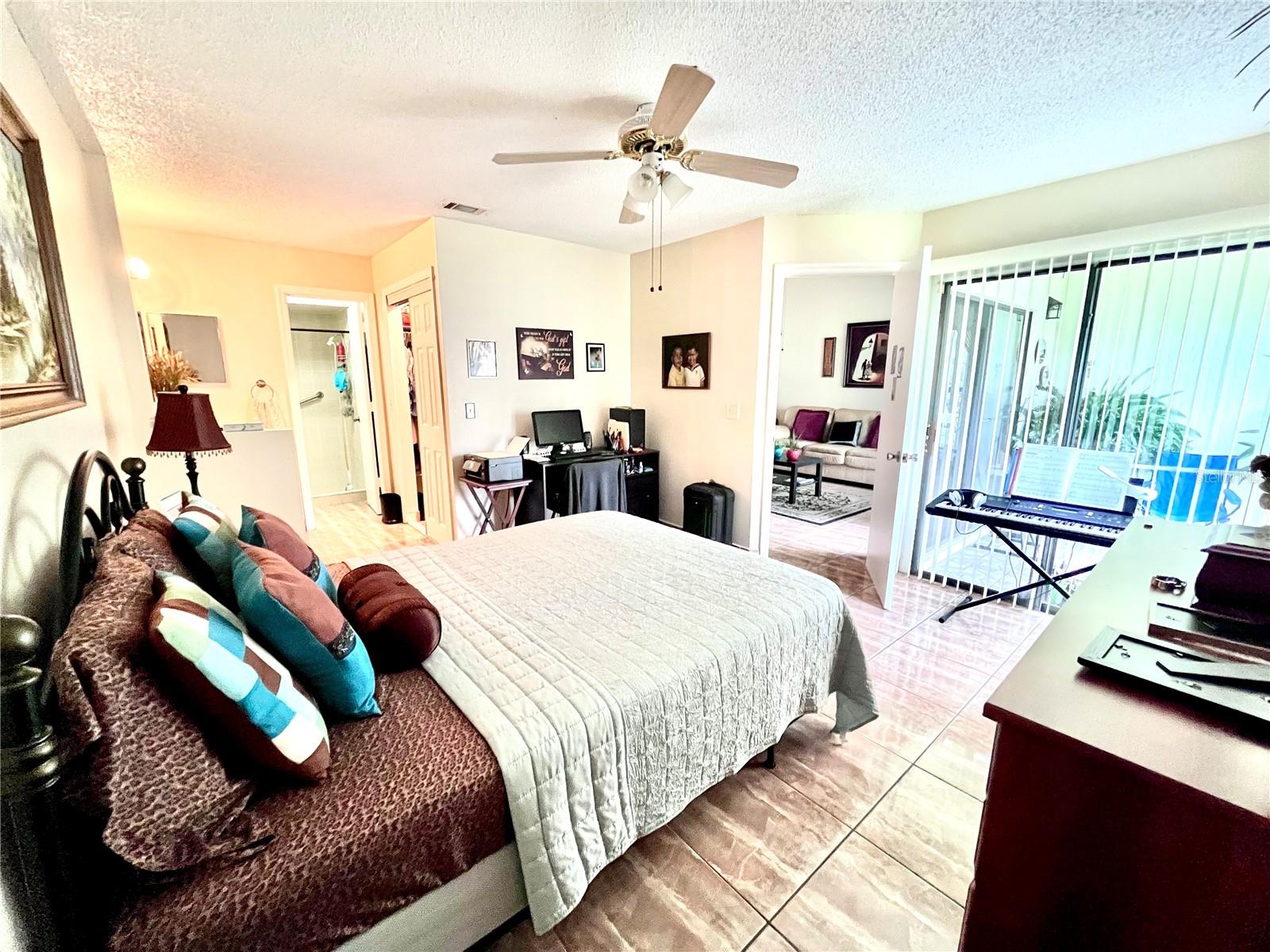 Image 23 of 43 For 29 Lakepointe Circle