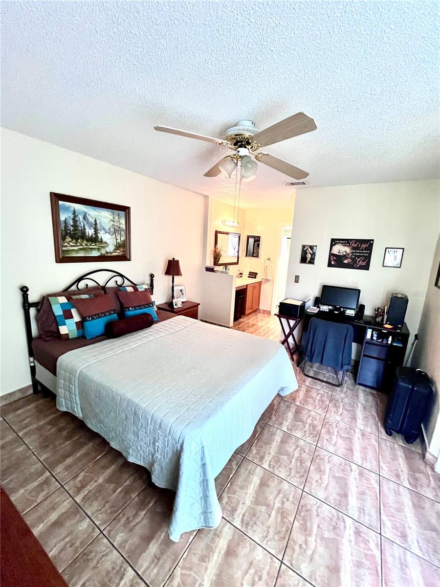 Image 24 of 43 For 29 Lakepointe Circle