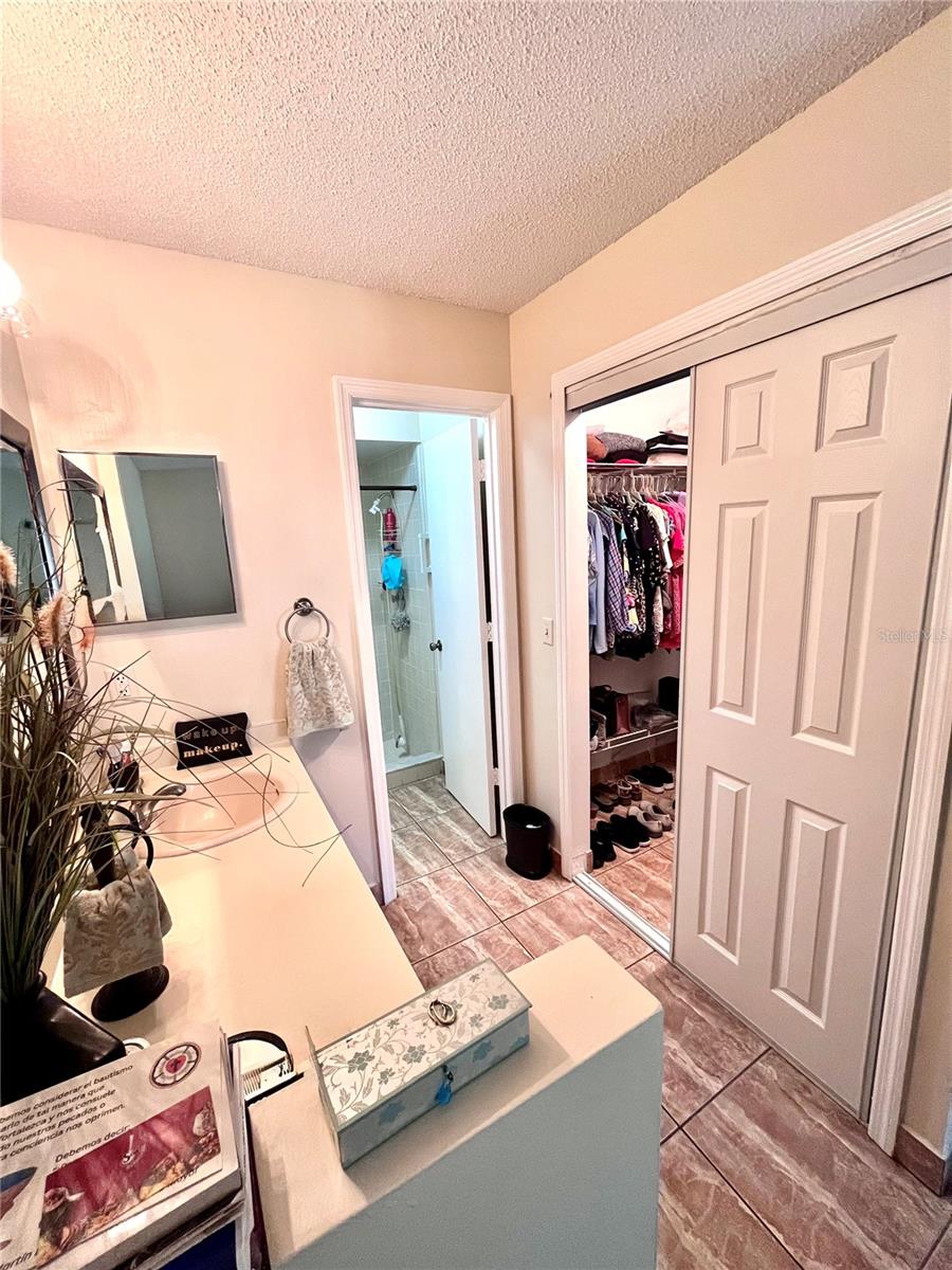 Image 26 of 43 For 29 Lakepointe Circle