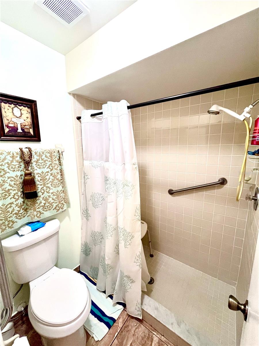 Image 29 of 43 For 29 Lakepointe Circle