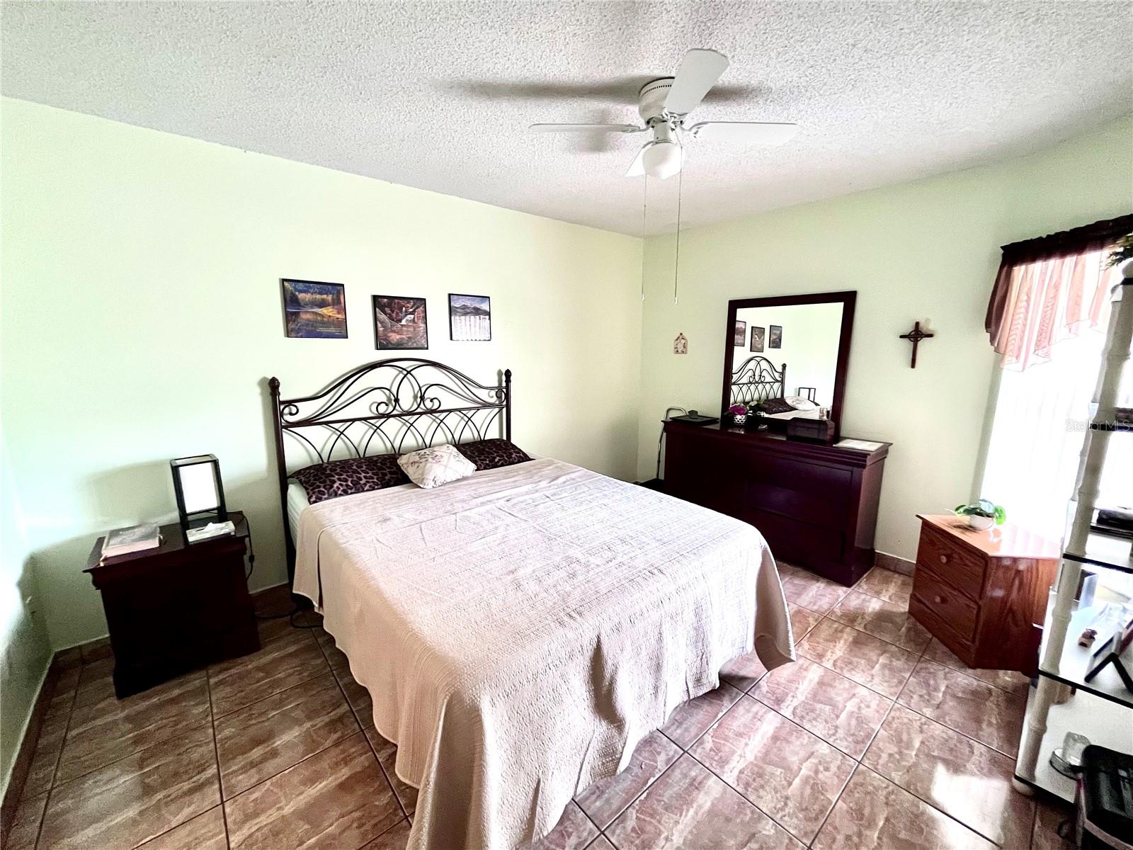 Image 32 of 43 For 29 Lakepointe Circle