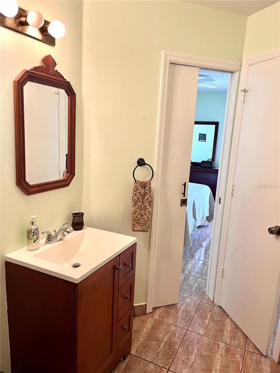 Image 35 of 43 For 29 Lakepointe Circle