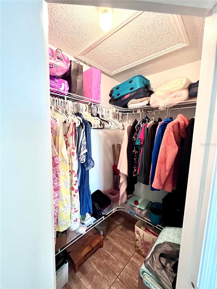 Image 36 of 43 For 29 Lakepointe Circle