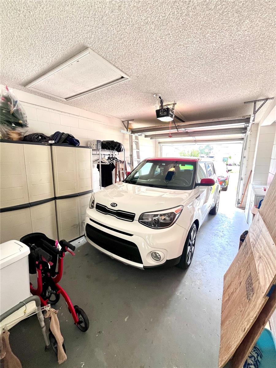 Image 37 of 43 For 29 Lakepointe Circle