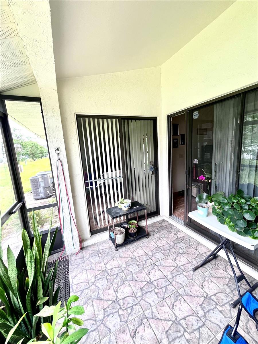 Image 40 of 43 For 29 Lakepointe Circle