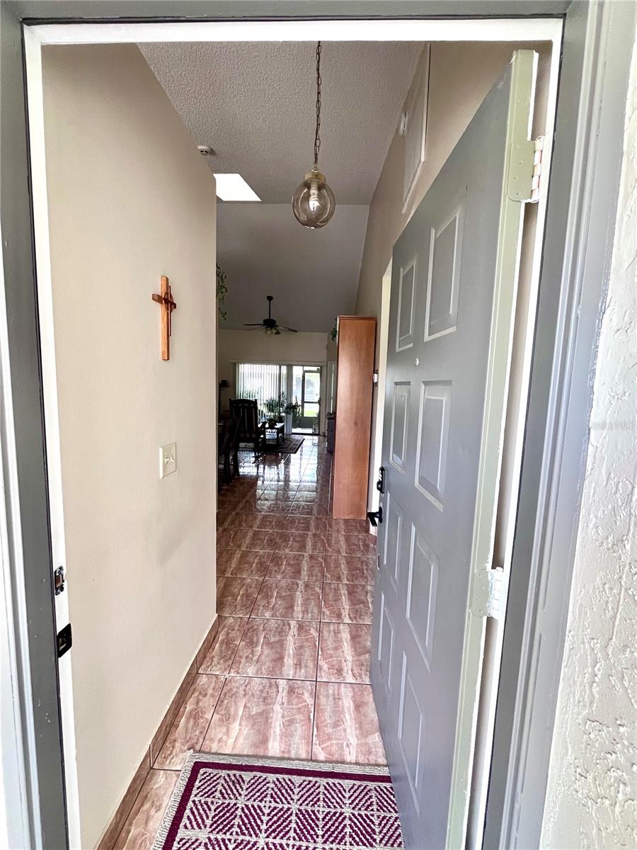 Image 8 of 43 For 29 Lakepointe Circle