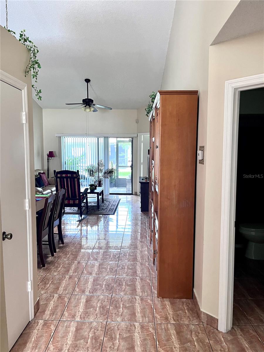 Image 9 of 43 For 29 Lakepointe Circle