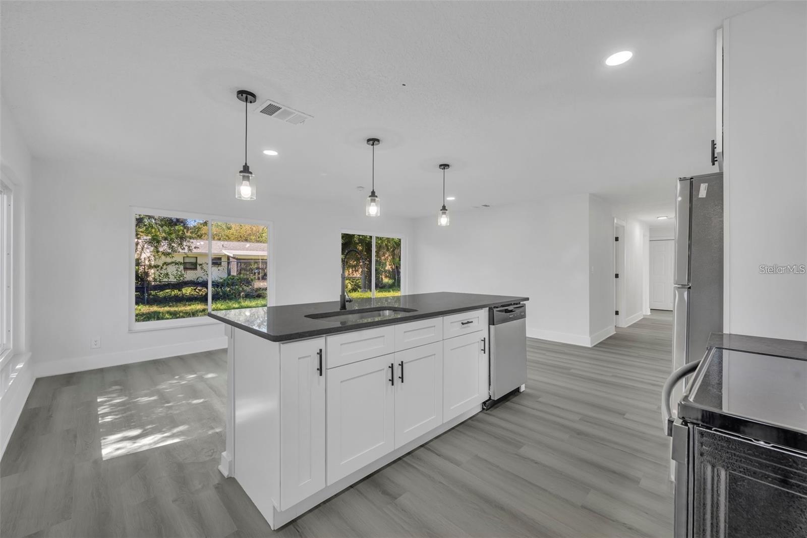 Image 2 of 9 For 920 Lockhart Street