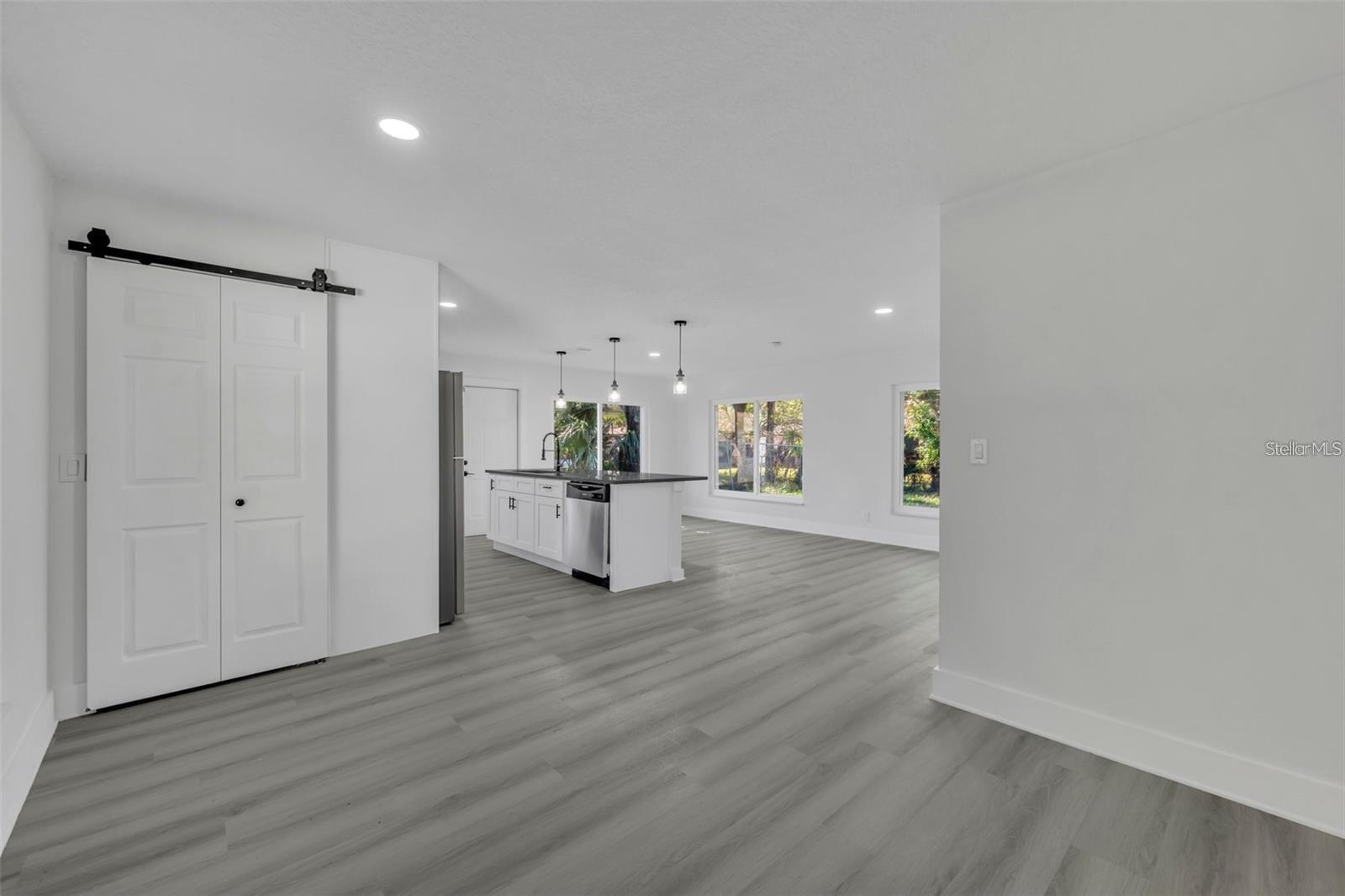 Image 4 of 9 For 920 Lockhart Street