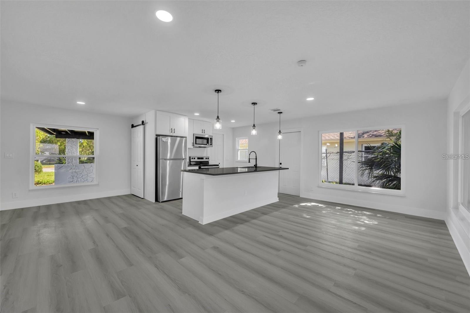 Image 5 of 9 For 920 Lockhart Street