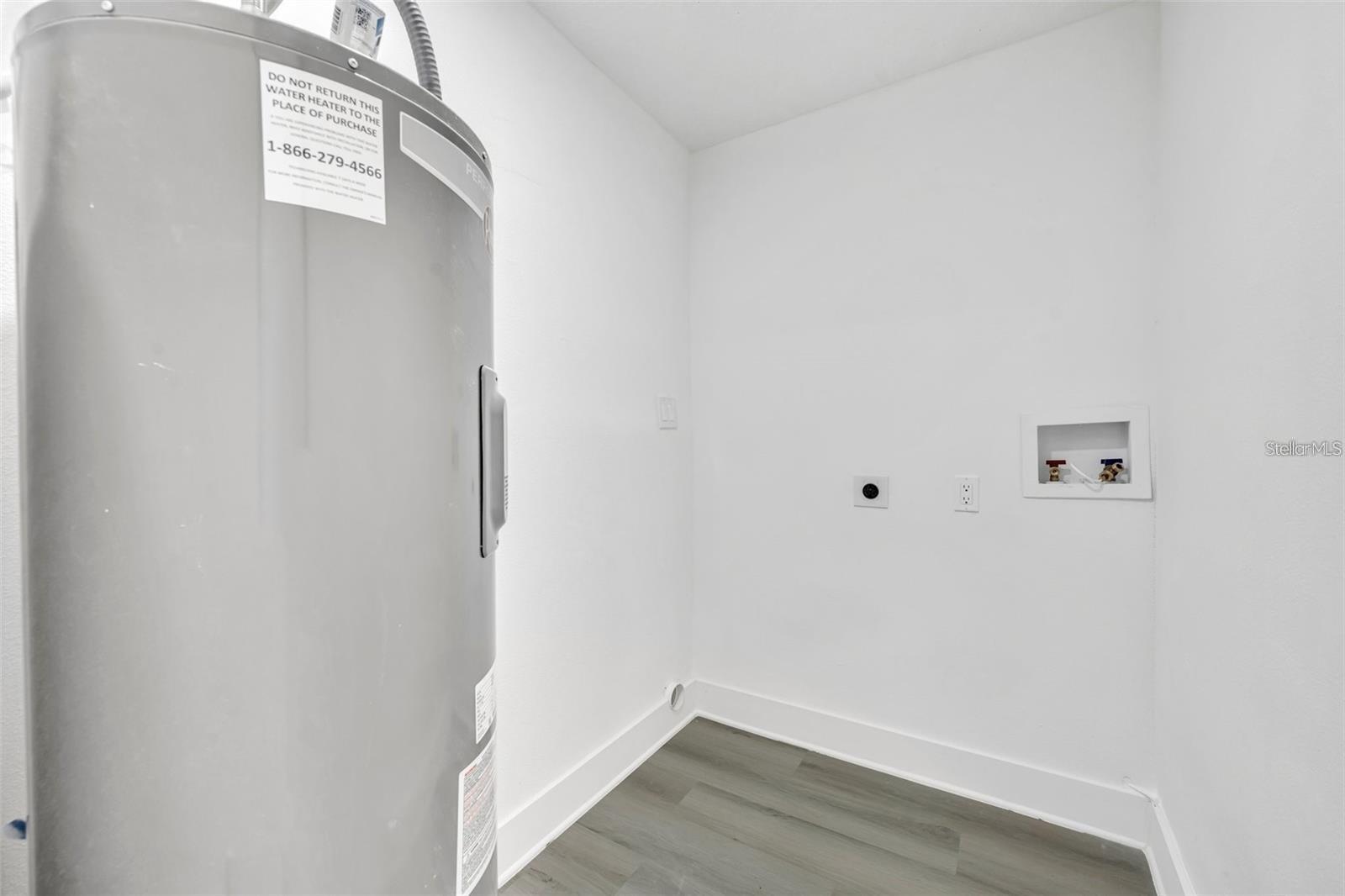 Image 6 of 9 For 920 Lockhart Street