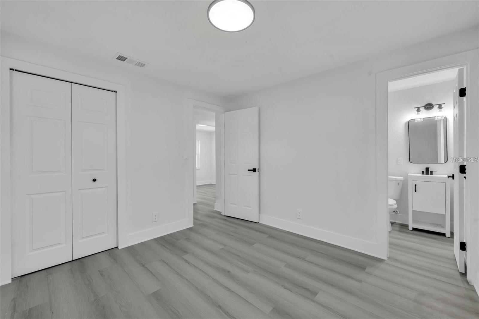 Image 7 of 9 For 920 Lockhart Street