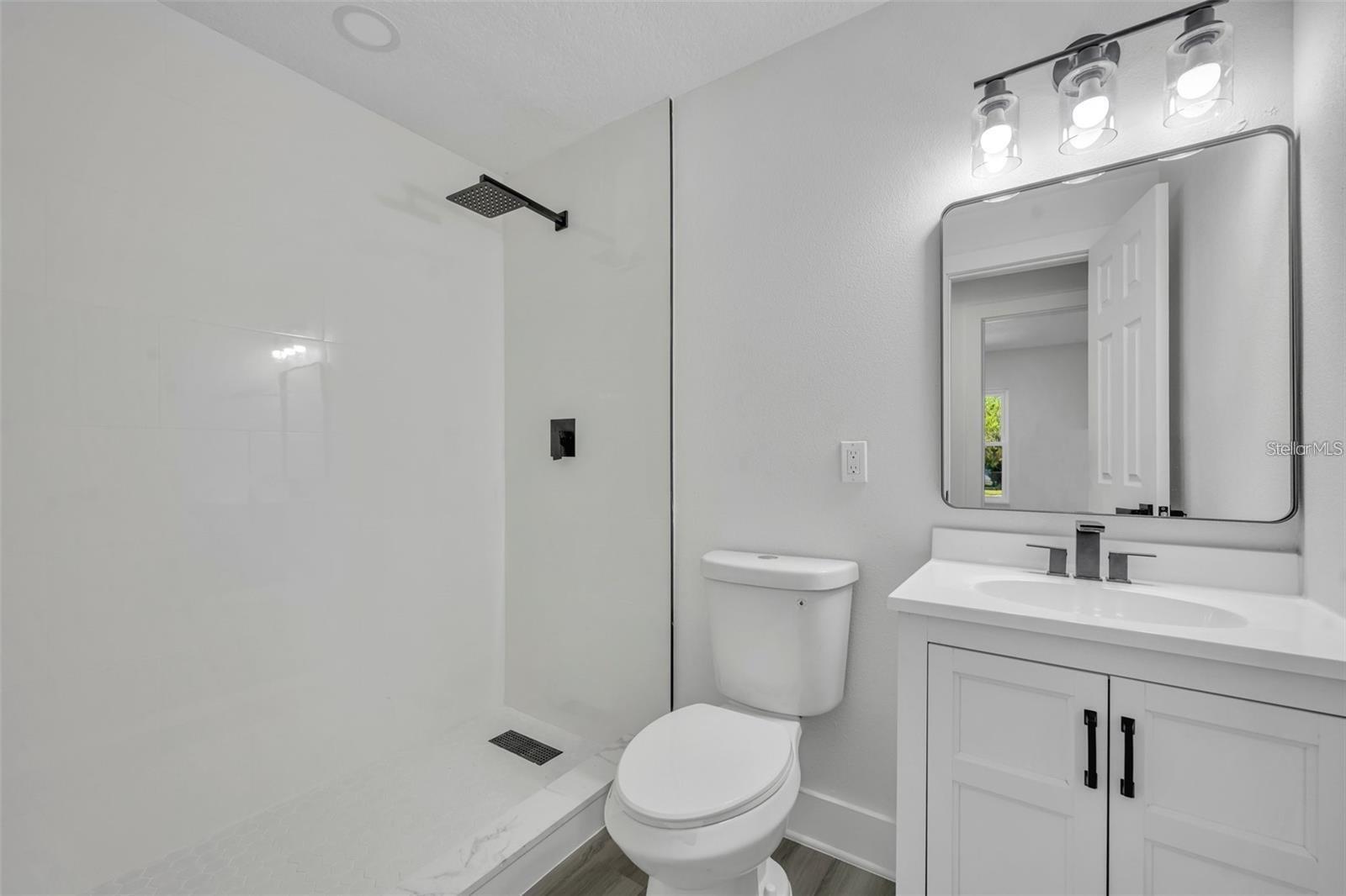 Image 8 of 9 For 920 Lockhart Street