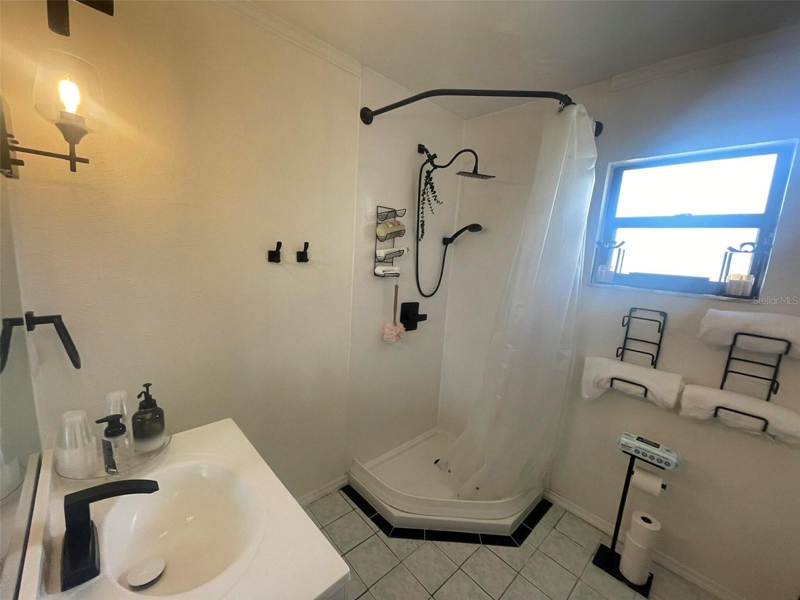 Image 21 of 25 For 4356 Tarpon Drive Se
