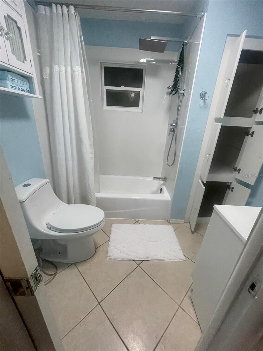 Image 23 of 25 For 4356 Tarpon Drive Se