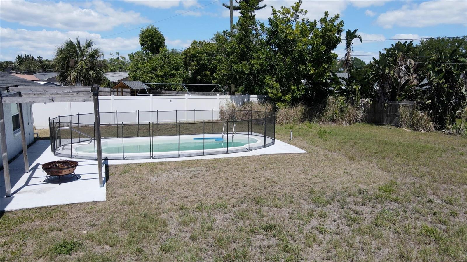 Image 4 of 25 For 4356 Tarpon Drive Se