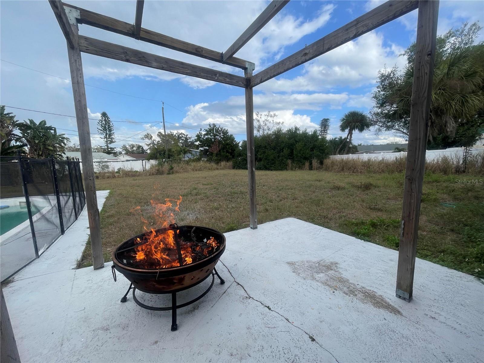 Image 6 of 25 For 4356 Tarpon Drive Se