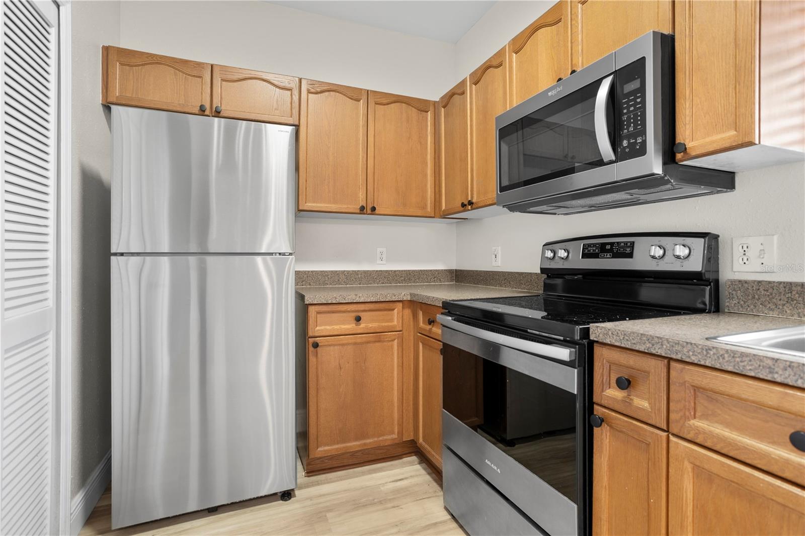 Image 12 of 28 For 832 Monopoly Court